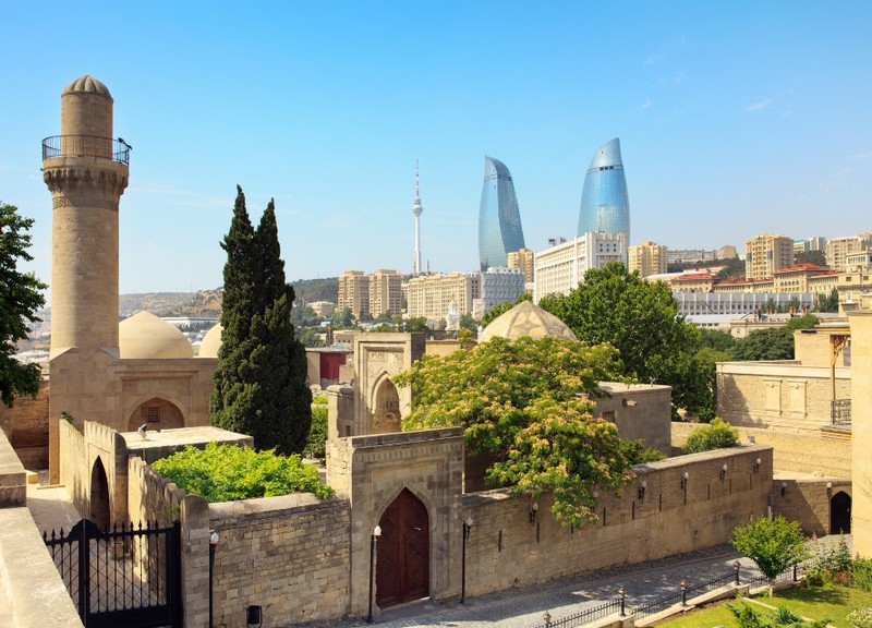 أذربيجان مع الأطفال