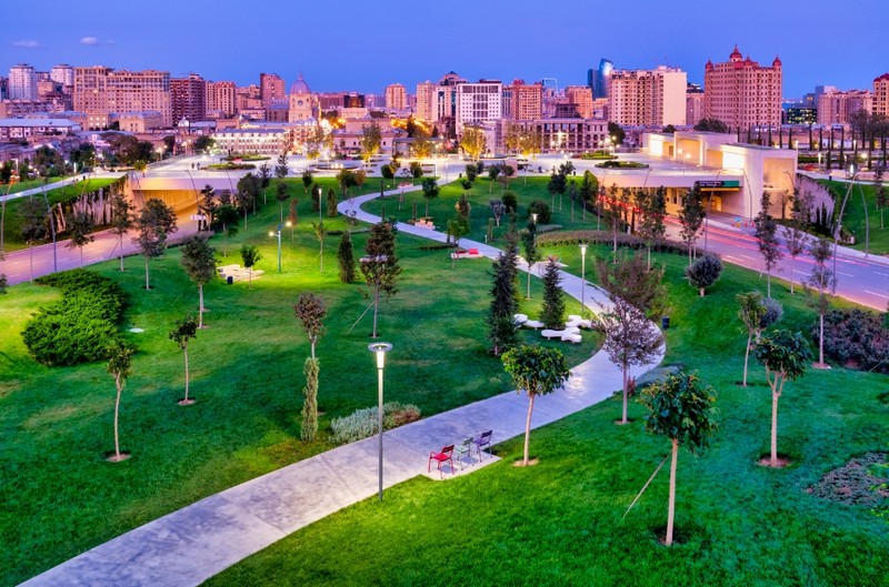 أذربيجان مع الأطفال